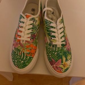 New! Floral cushion walk by Avon